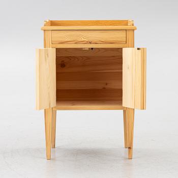 Bedside table/commode, Gustavian style, contemporary manufacture.
