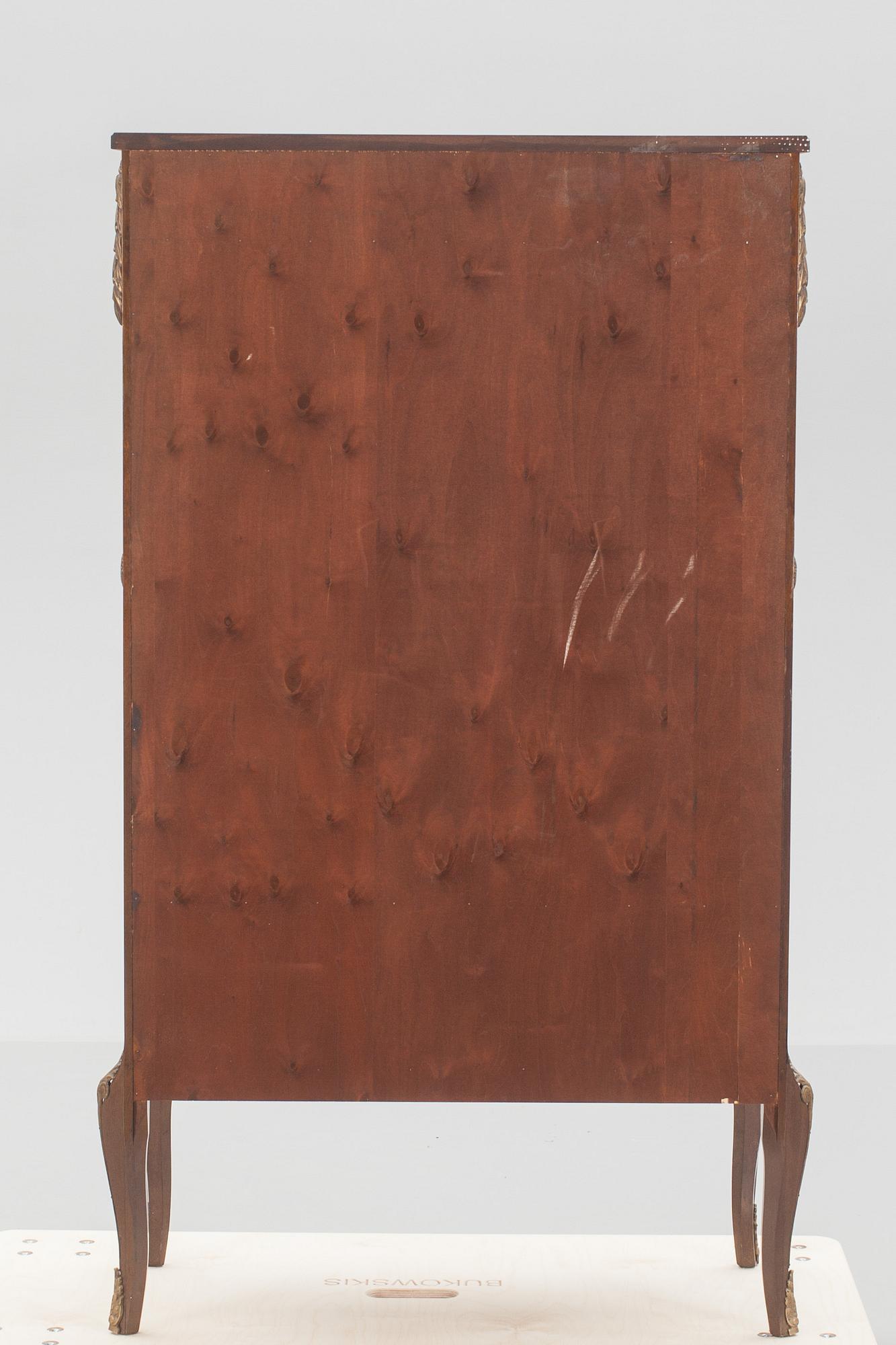 VITRINSKÅP, gustaviansk stil. 1900-tal.