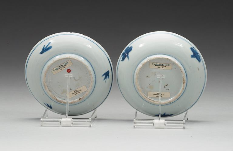 A pair of blue and white dishes, Tianqi/Chongzhen, 17th Century.