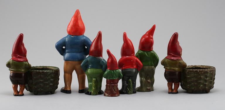 PARTI TOMTAR, 7 st, lergods, 1900-talets första hälft.