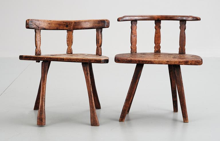 STOLAR, ett par, sk skomakarstol, allmoge, 1800-tal.