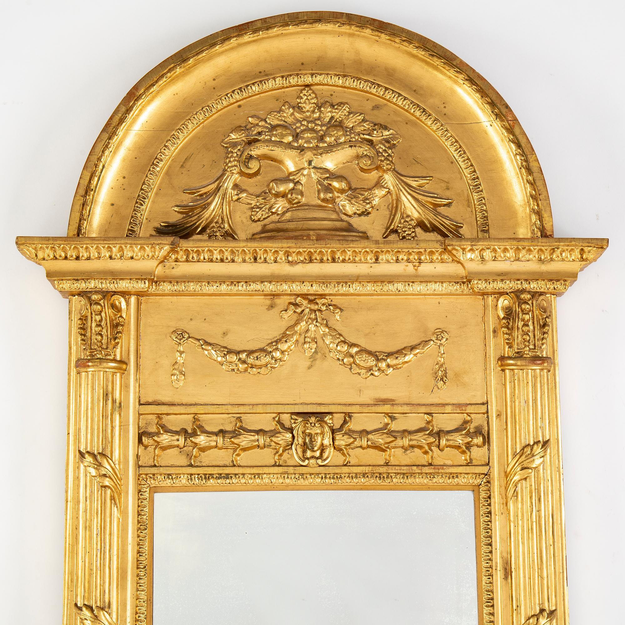 A first half of the 19th century mirror.