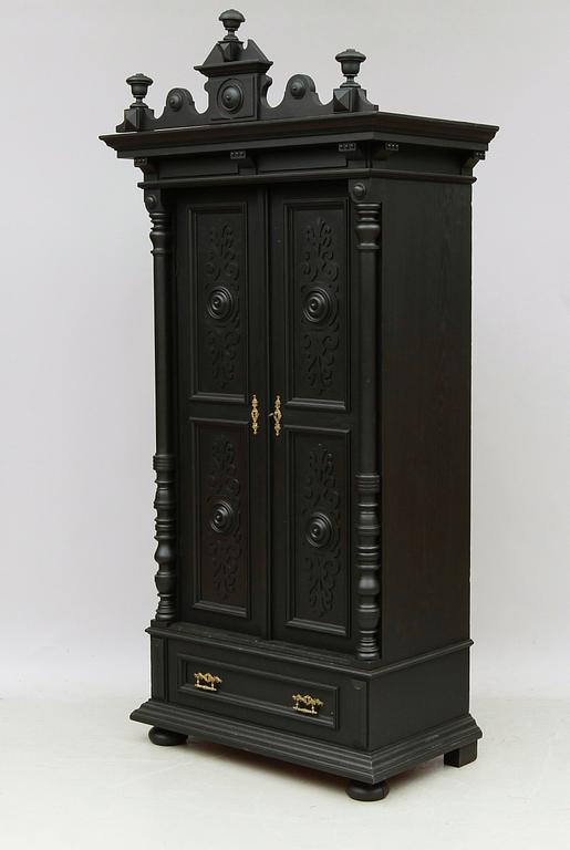 KLÄDSKÅP, 1800-talets andra hälft.