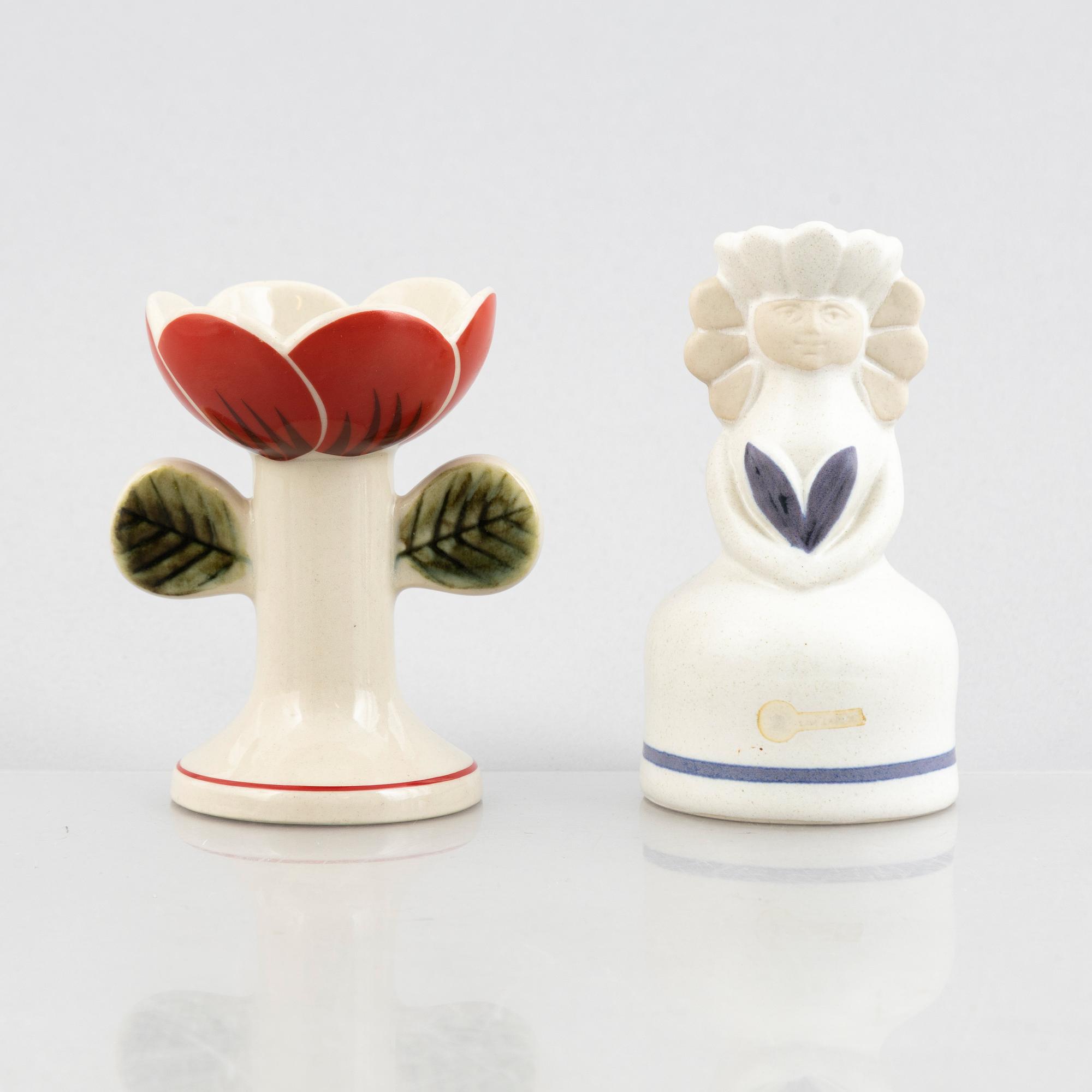 Lisa Larson, ljusstakar, 6 st, ljuslykta samt salt- och pepparströare, stengods och majolika, bl.a. Höganäs.