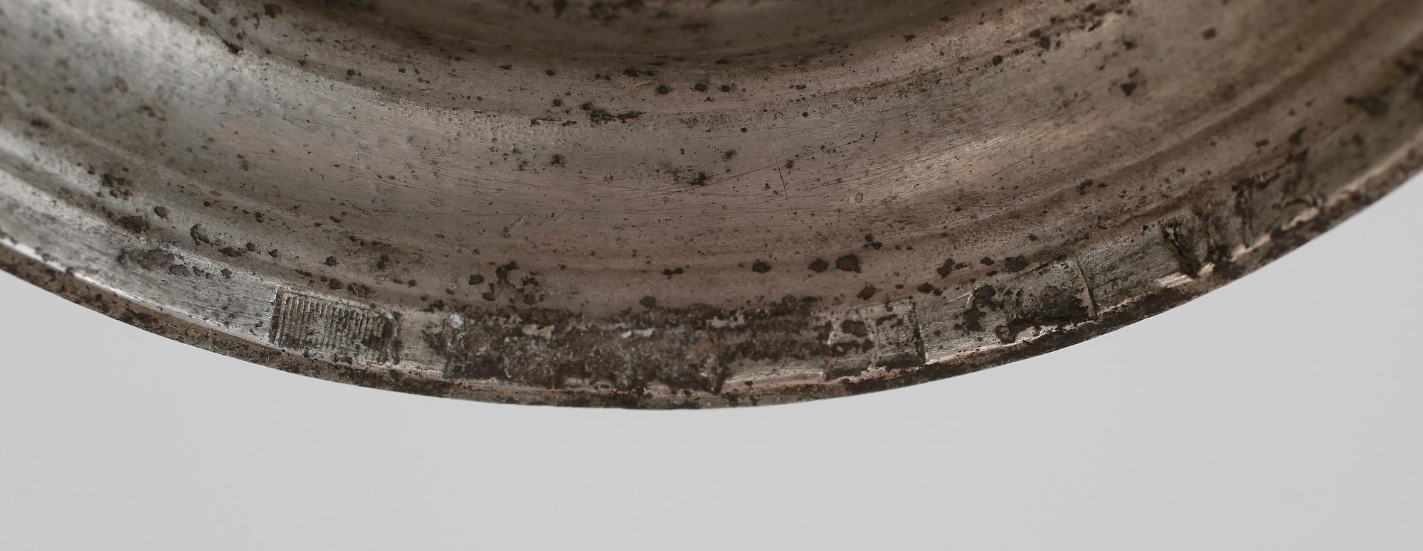 LJUSSTAKAR, 2 st snarlika, tenn, otydliga svenska stämplar, 1800-talets första hälft.