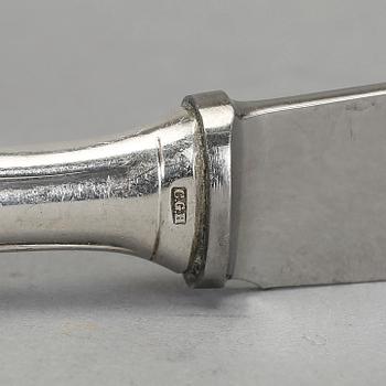 MATKNIVAR, 12 st, silver, "Slottsbarock", bla Stockholm, 1900-tal. Vikt ca 922 gram.