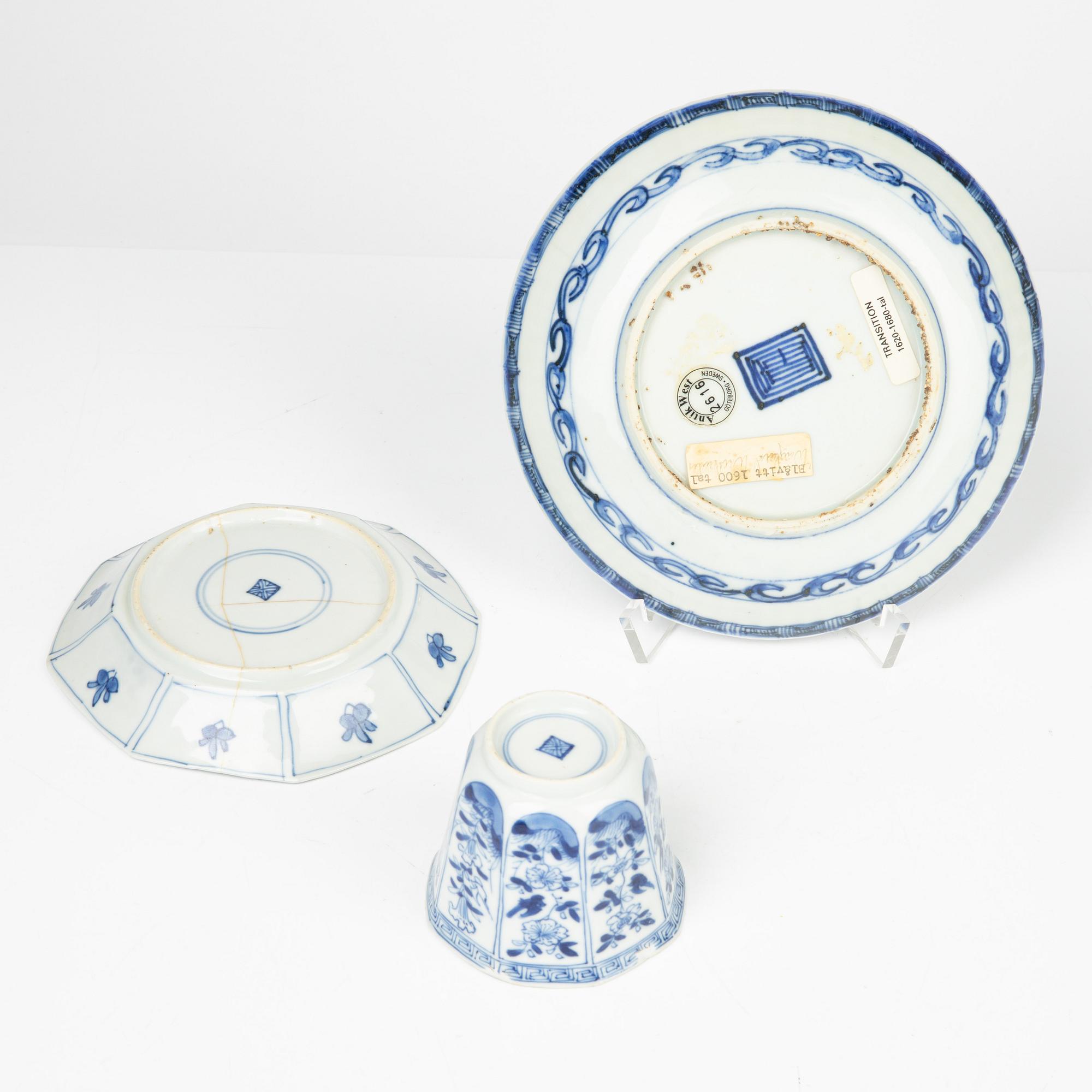 Seven pieces of blue and white Chinese porcelain, Qing Dynasty, Qianlong and Kangxi and a Transition dish, 17th Century.