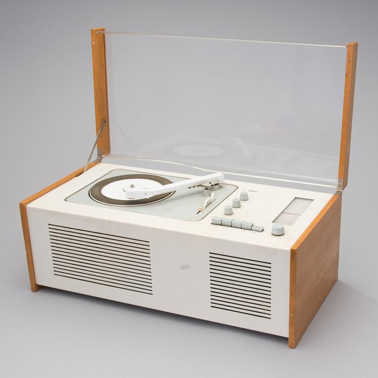 A 1960´S BRAUN SK-61 RADIO RECORD PLAYER by Dieter Rams and Hans Gugelot.