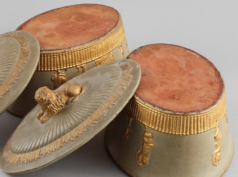 PASTEJFORMAR, ett par, lergods, empir, 1800-talets första hälft.