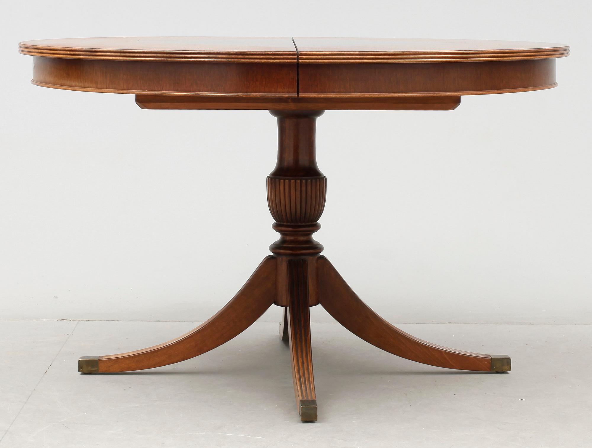 MATSALSGRUPP, 13 delar. Engelsk stil. 1900-tal.