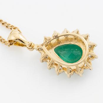 Gold necklace with a drop-shaped emerald and octagon-cut diamonds.