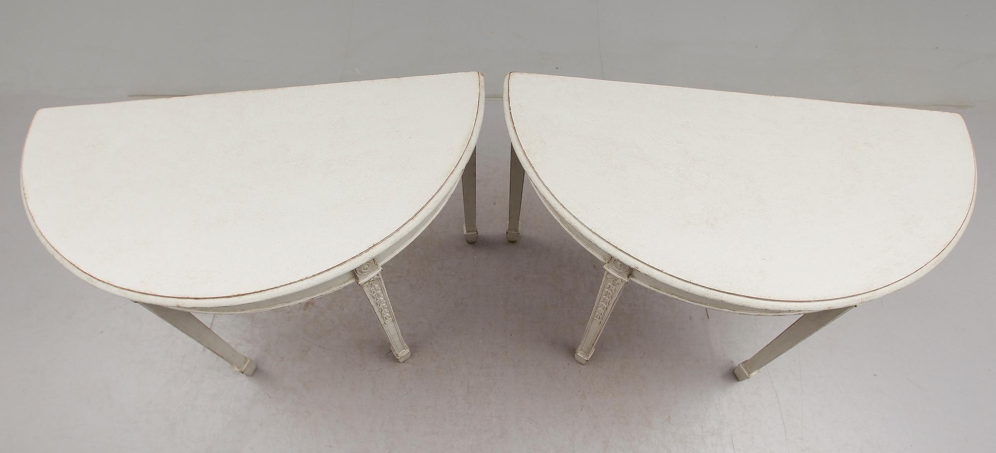 VÄGGBORD / SIDOBORD, ett par, gustaviansk stil, 1900-talets första hälft.