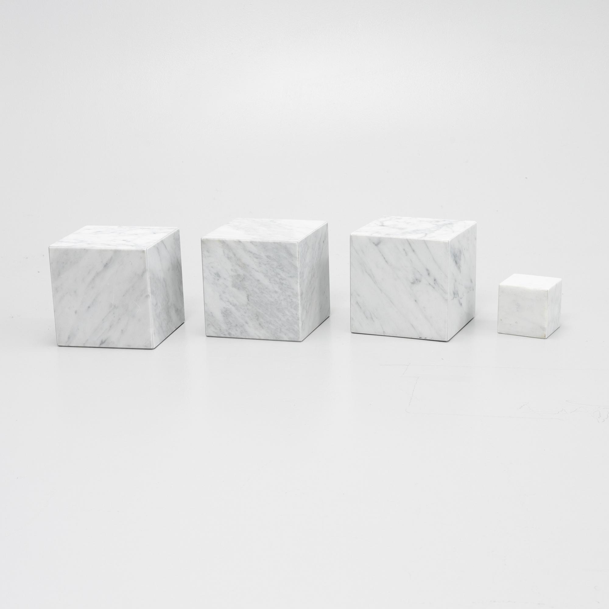 Piedestaler, 4 st, samtida tillverkning.