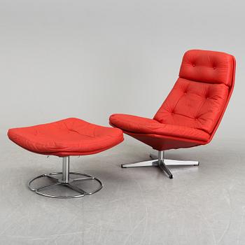 FÅTÖLJ SAMT FOTPALL, troligen 1960 / 70-tal.