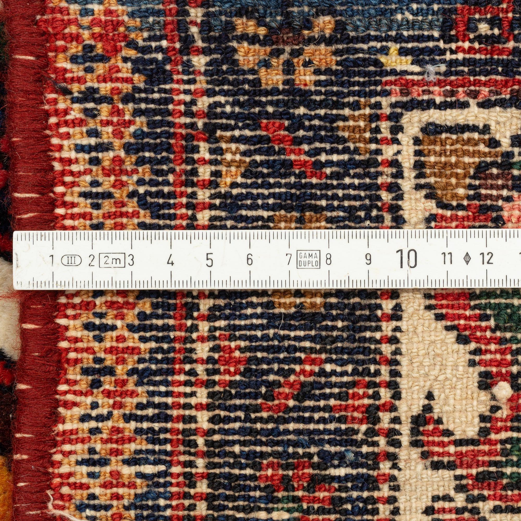 A rug, semi-antique Bakthiari, ca 210 x 148 cm.