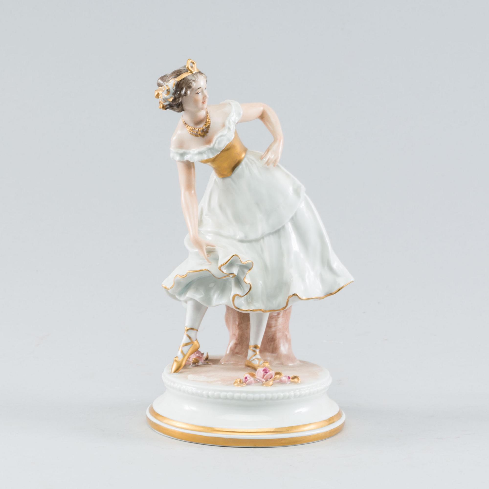 A Sitzendorf figurine, first half of 20th century.