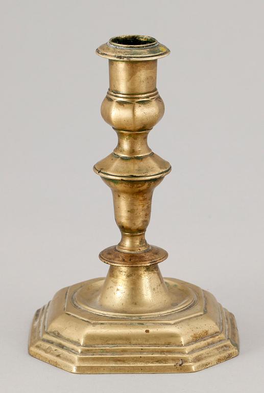 LJUSSTAKE, mässing, senbarock, 1700-tal.