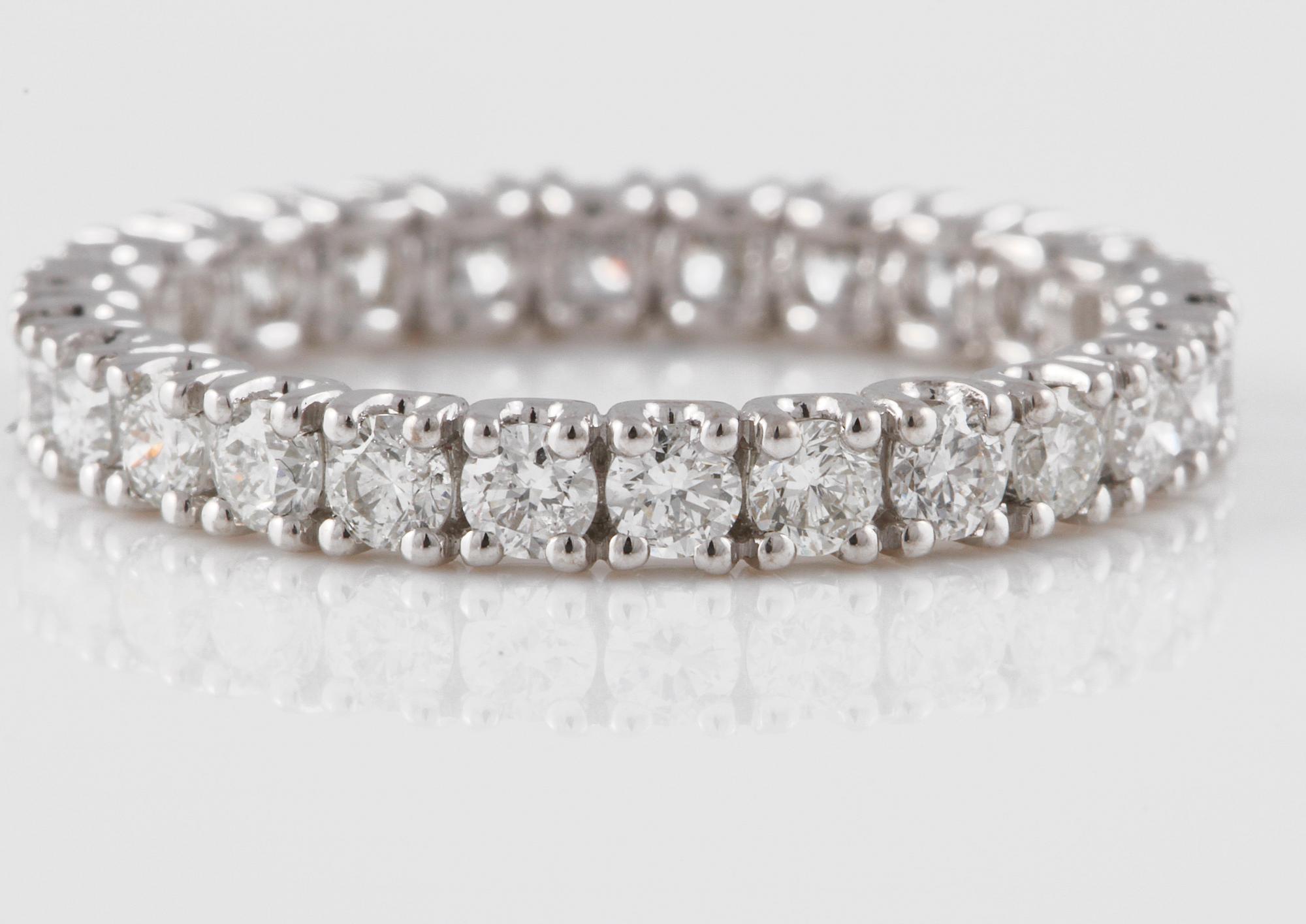 RING, 18K vitguld med briljantslipade diamanter ca 1.20 ct. Vikt 2,0 gram.