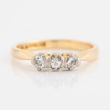 Ring, with three brilliant-cut diamonds.