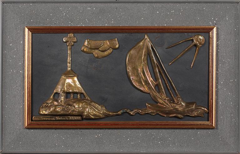 ASTRI BERGMAN-TAUBE, bronsrelief på schiffer, signerad, daterad 75 och numrerad 69/240.