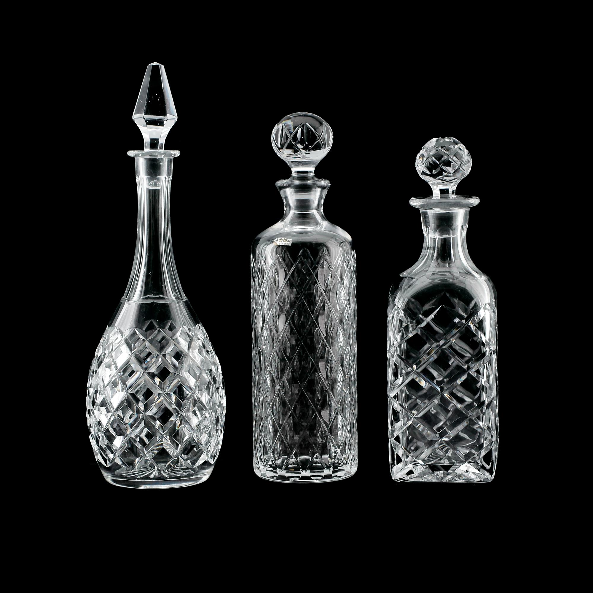 KARAFFER, 3 st, glas, bl a Orrefors och Boda.