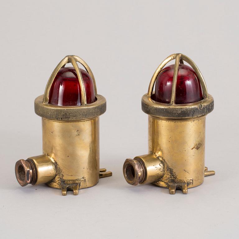 NÖDBELYSNNING, ett par, 1900-tal.