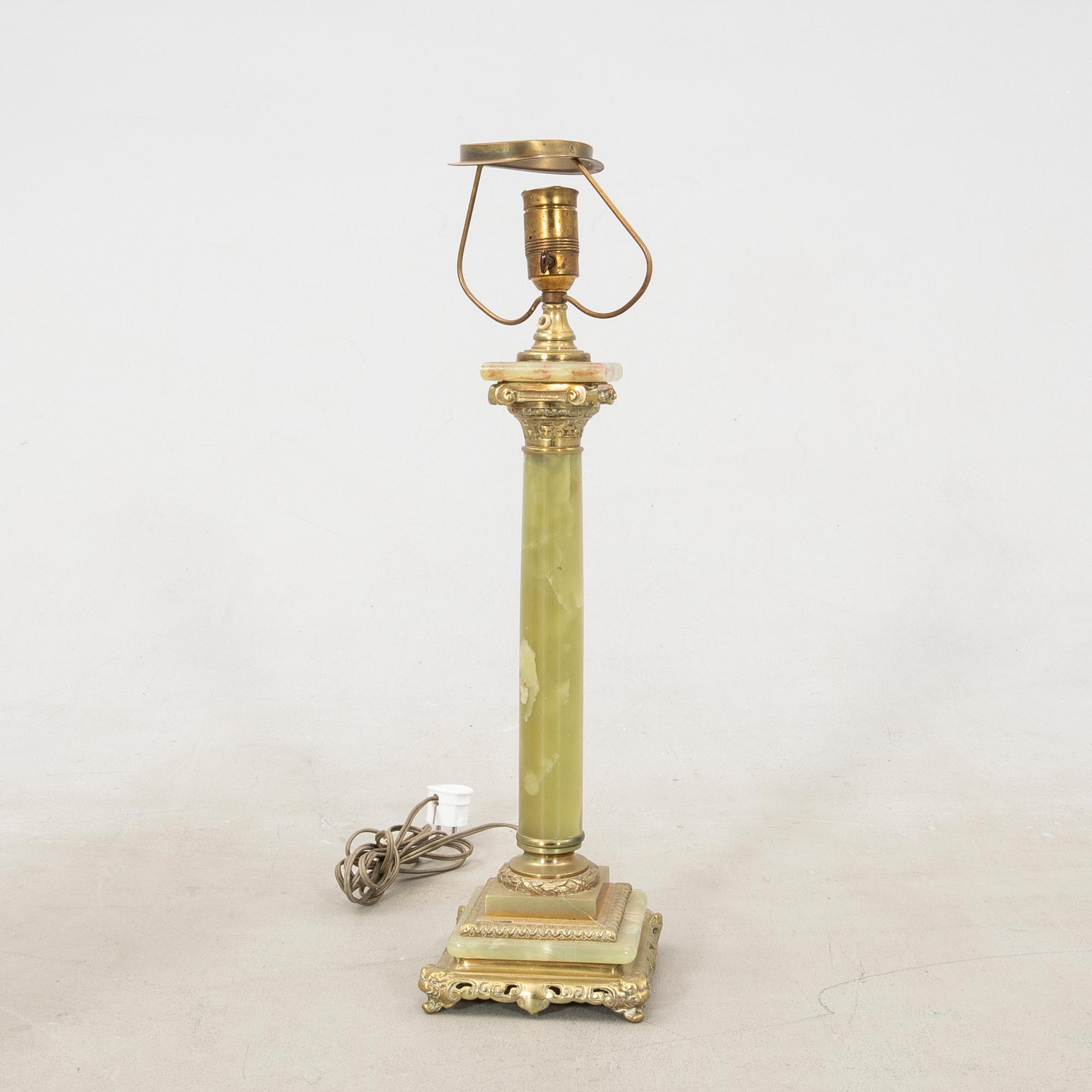 Bordslampa 1900-talets första hälft.