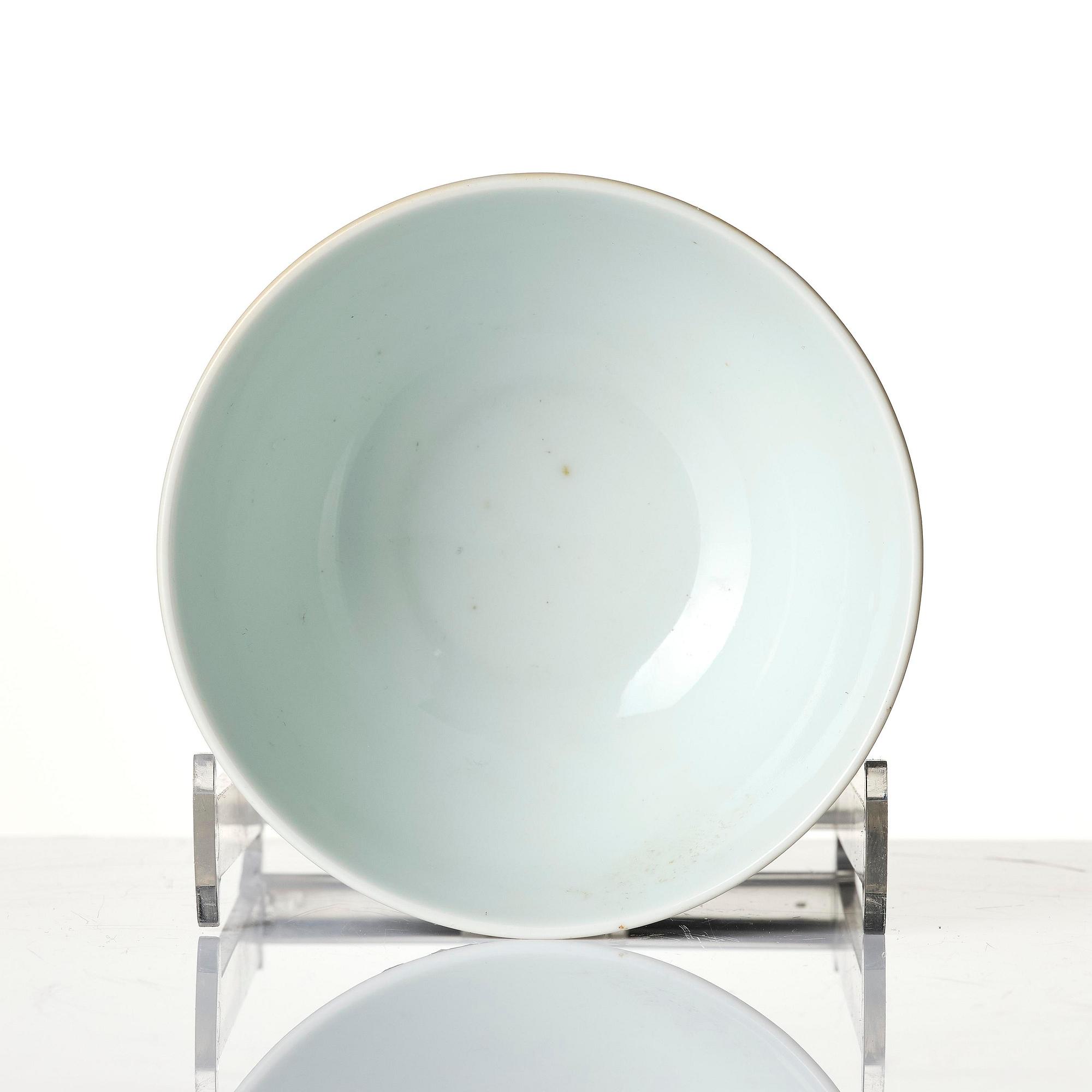 A lacque burgaute bowl, Qing dynasty, 18th century.