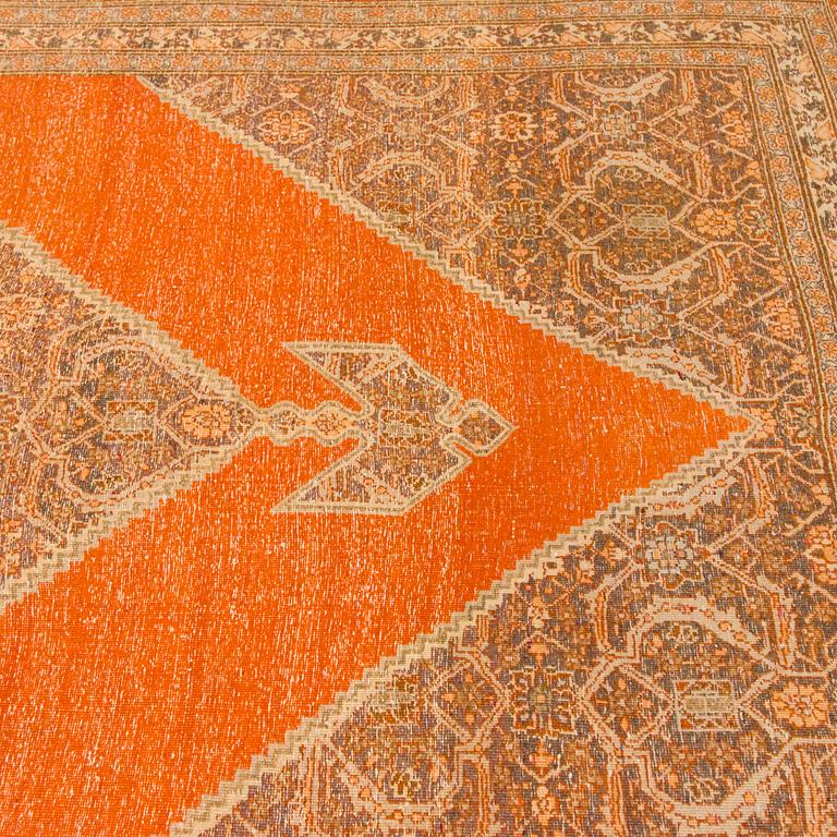 Matta, antik Täbris, ca 338,5 x 210,5-222,5 cm.