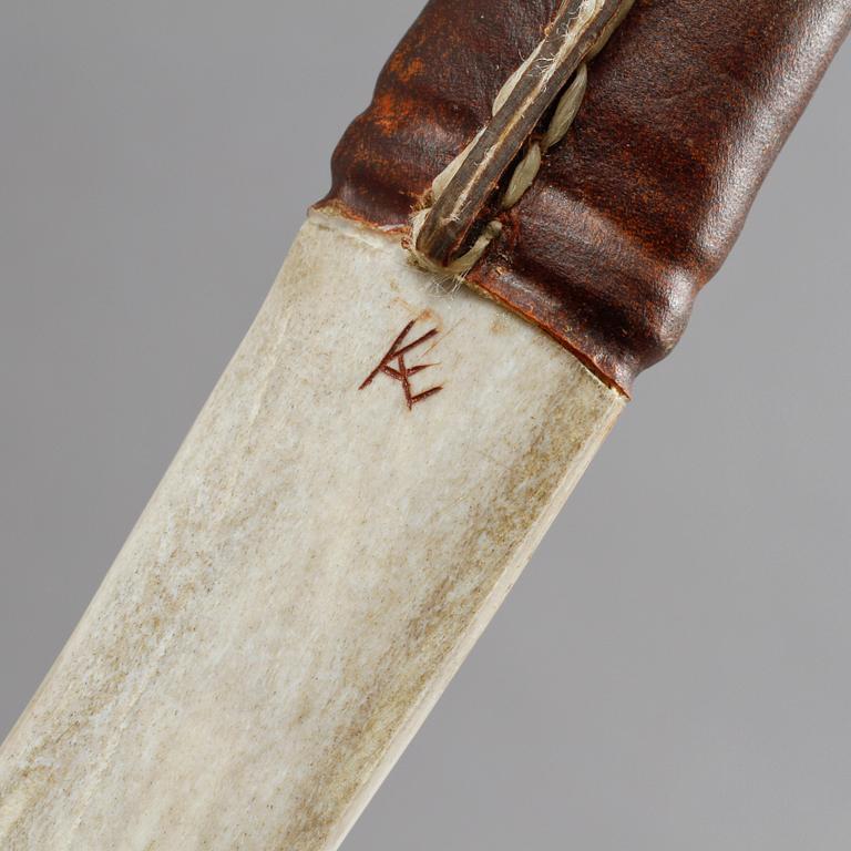 SAMEKNIVAR, 2 st, monogramsignerade, varav en troligen Karl Eriksson, 1900-tal.