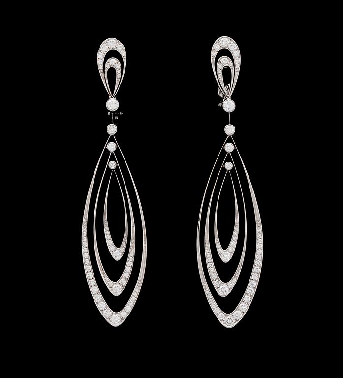 A pair of Fred brilliant cut diamond earrings, tot. app. 2 cts.
