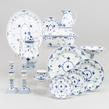 A dining service, procelain, 116 pcs, full lace "Musselmalet" from Royal Copenhagen.