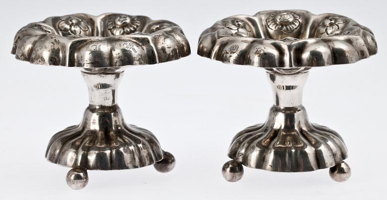 SALTKAR, ett par, silver, rokokostil, Wien, Österrike, 1846, Vikt tot 190 g.
