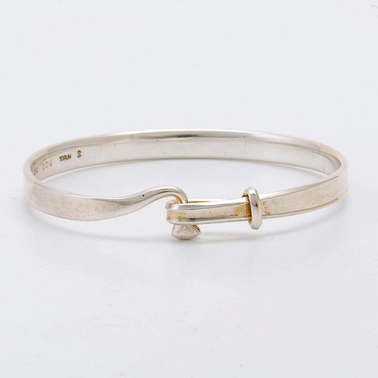 Georg Jensen bangle sterling silver, opens with a hook, design Torun Bülow-Hübe.