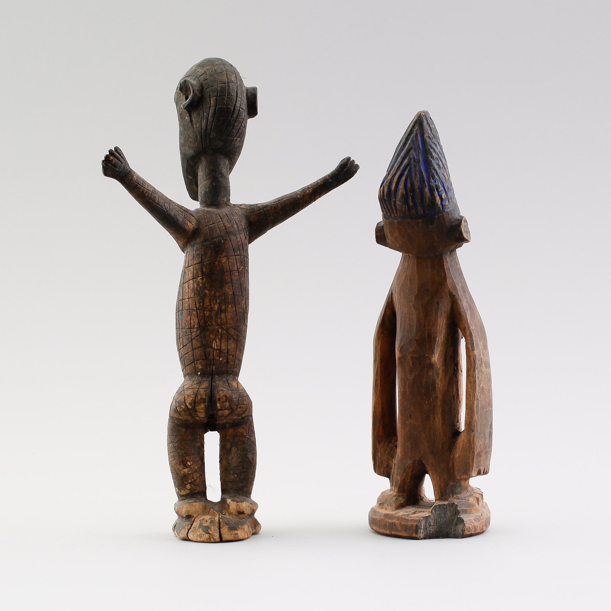 FIGURER, 2 st, snidat trä, Afrika.
