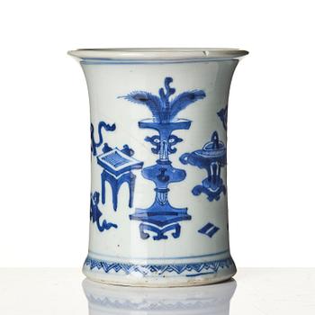 A blue and white brush pot, Qing dynasty, Kangxi (1662-1722).