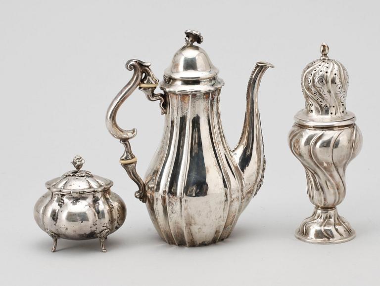 PARTI SILVERFÖREMÅL, 3 delar, bla Christian Hammer, 1800-1900-tal. Tot ca 720 gram.