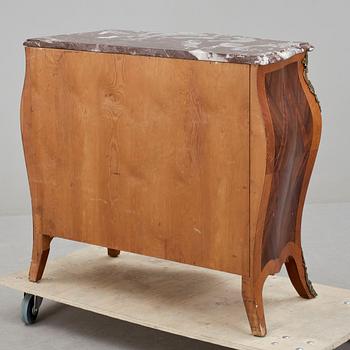 BYRÅ, rokokostil, 1900-talets andra hälft.