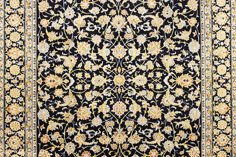 A Kashan carpet, c. 363 x 247 cm.