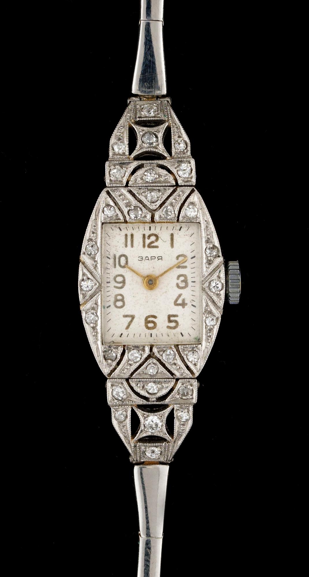 DAMARMBANDSUR med diamanter.