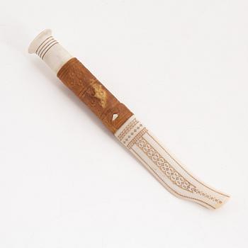 A reindeer knife by Thore Sunna, before 1970, signed.