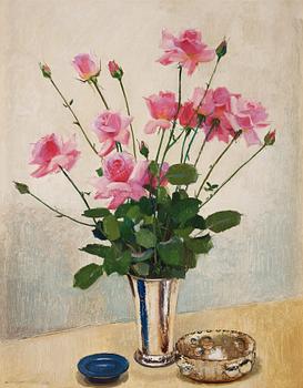 672. Olle Hjortzberg, Still life with roses in a silver beaker.