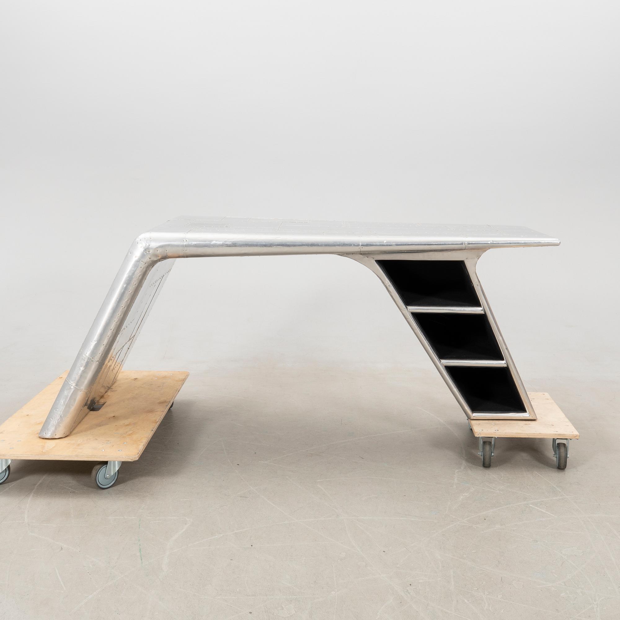 Skrivbord "Aviator Blackhawk Valkyrie" Artwood, 2000-tal.