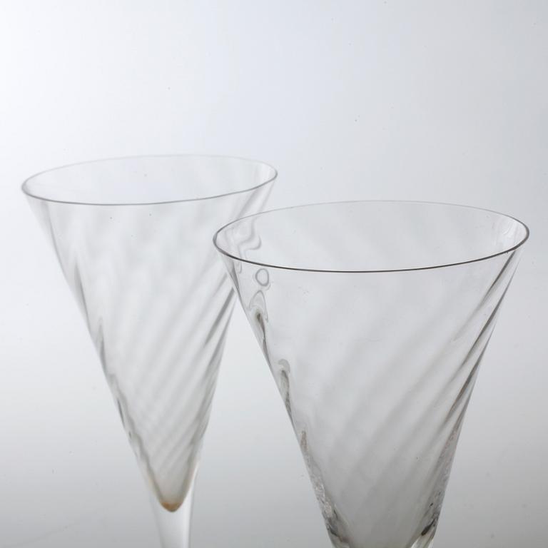 GUNNAR CYRÈN, vinglas, 8 stycken, glas, "Helena", Orrefors, sent 1900-tal.