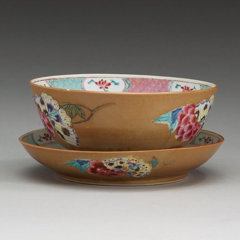 A famille rose bowl with stand, Qing dynasty, Yongzheng (1736-95).