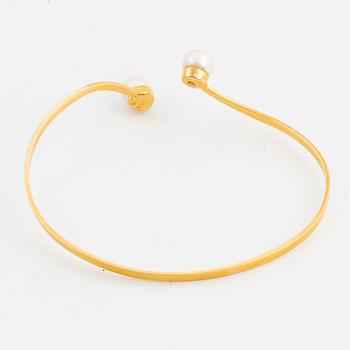 ATELJÈ STIGBERT, Armring 18K guld med pärlor.