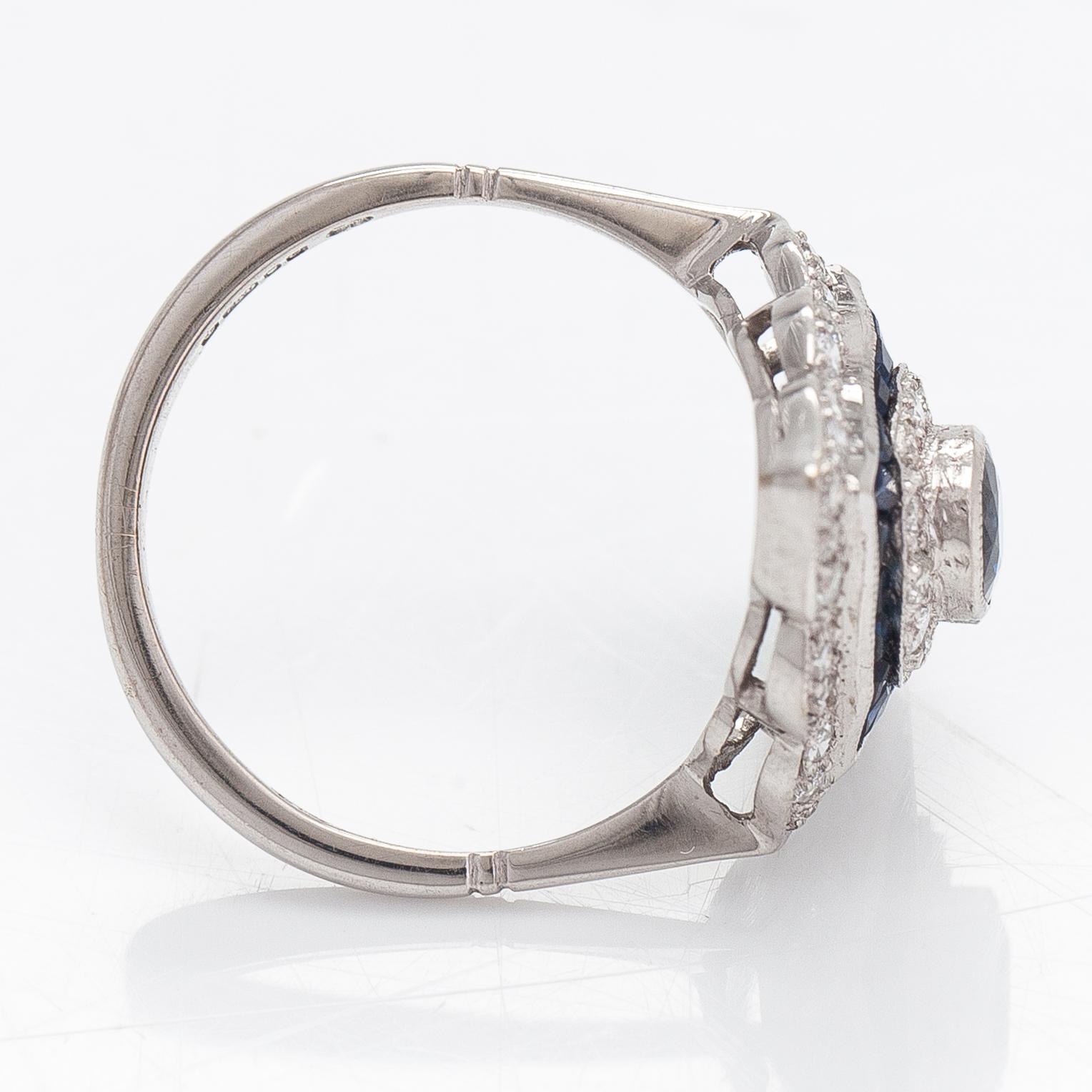 Ring, 18K vitguld, diamanter ca 0.60 ct totalt och safirer.