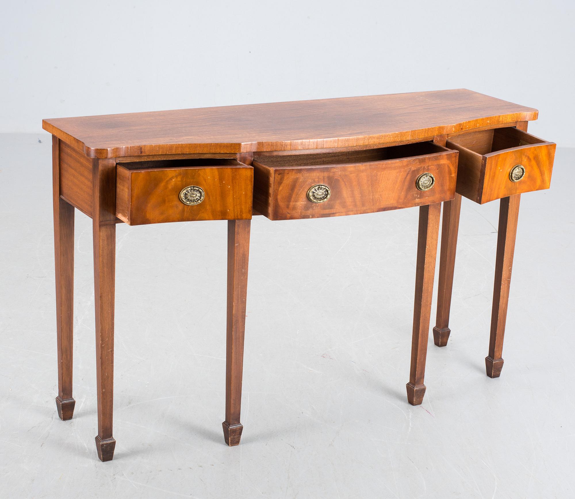 SIDEBOARD, England 1900-tal.