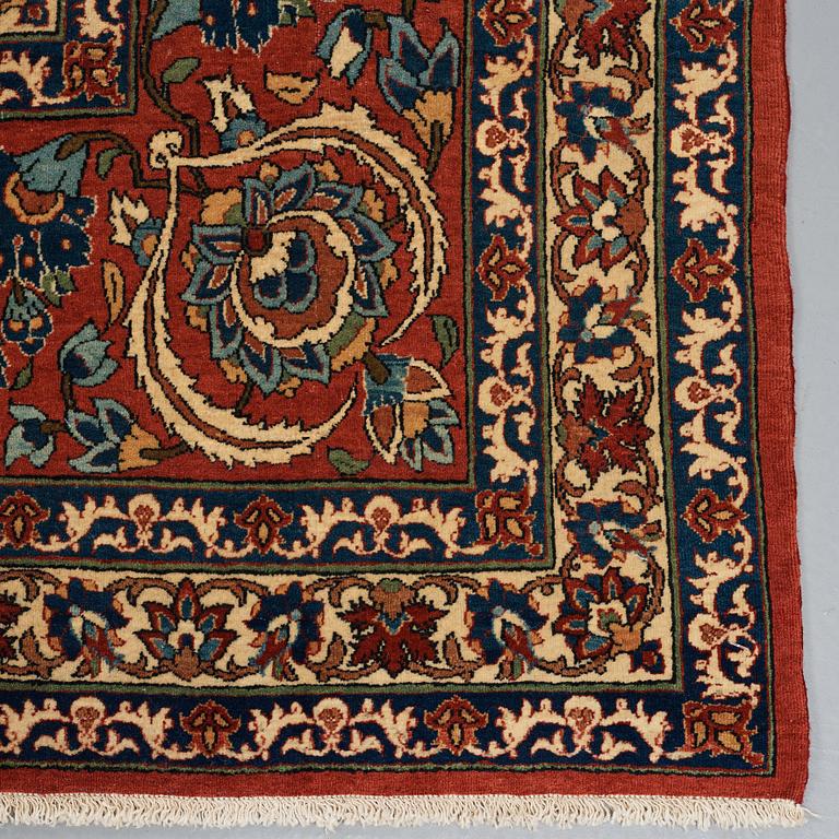 MATTO, a semi-antique Esfahan, ca 334 x 237,5 cm.