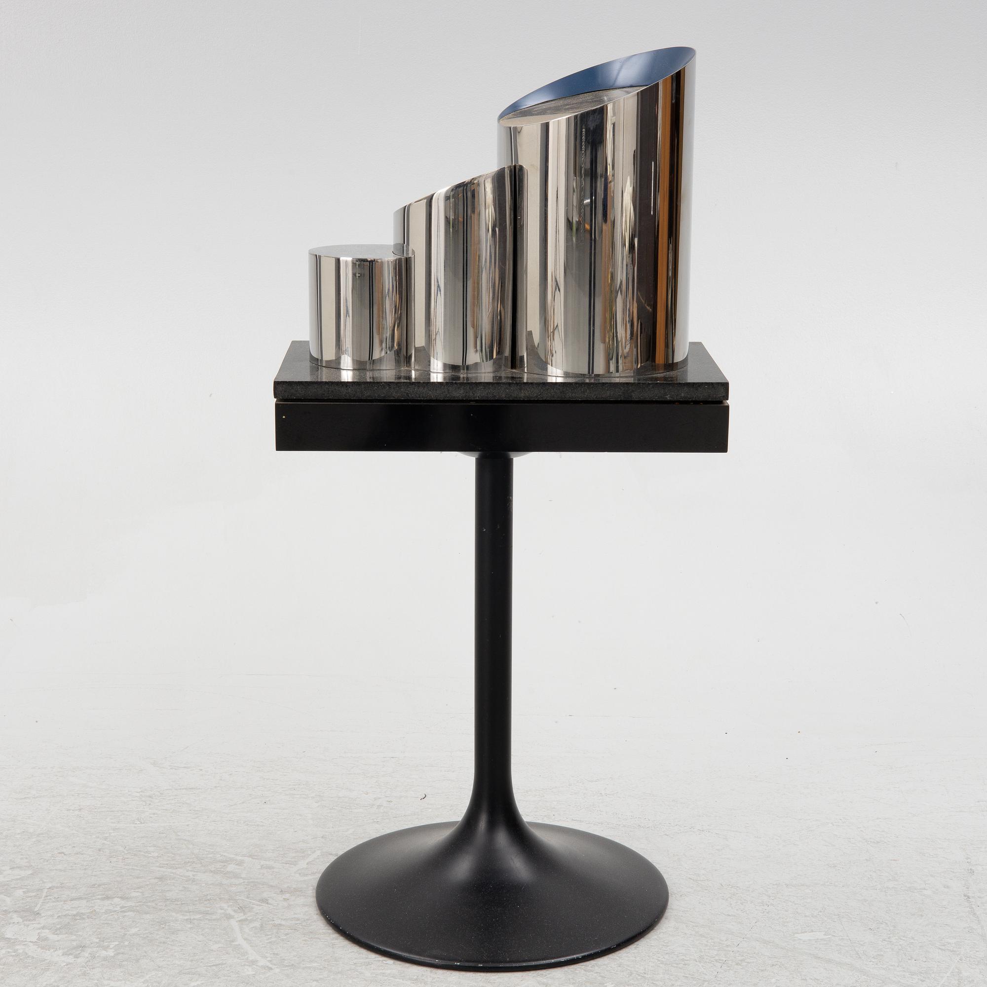 Karl Momen, Untitled.